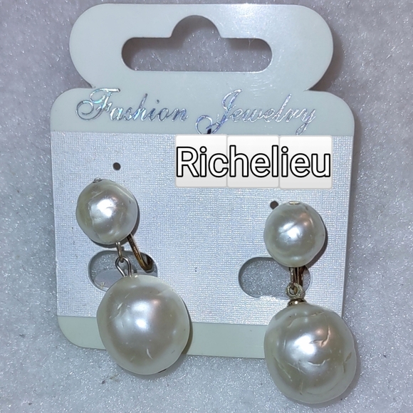 Vintage High-end Clip on Pearl Earrings - Picture 5 of 7
